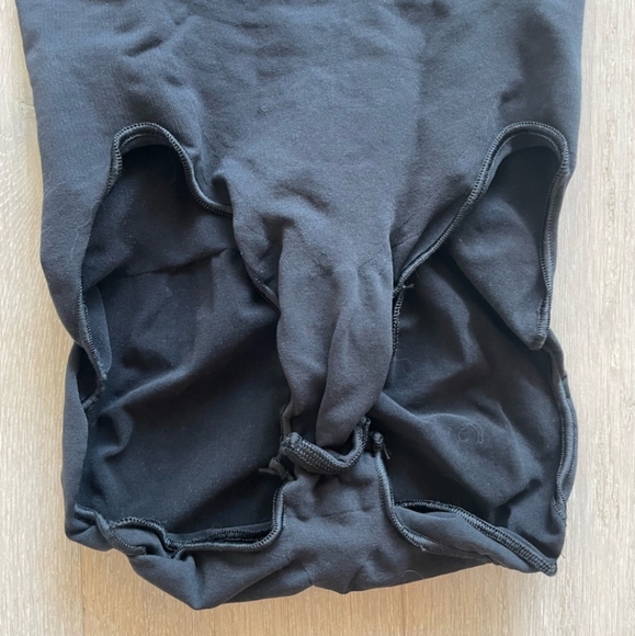 Skims Seamless Brief Bodysuit - Picture 4 of 5